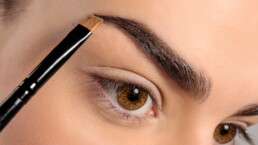 How to make eyebrows look natural with makeup?